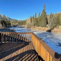 Bear Paw Lodge & Vacation Homes: Vallecito şehrinde bir otel