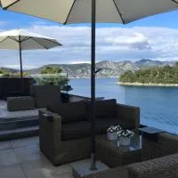 High View-A Seaside Villa With Huge Jacuzzi, хотел в Рачишче