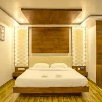 Oaks Residency، فندق في بيكال