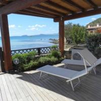 APARTMENT PIED DANS L'EAU, hotel a Golfo Aranci