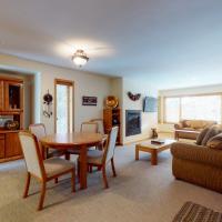 Spacious 2 Bedroom Condo with Spectacular Views & Underground Parking., hotel in Vail