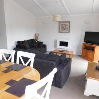 Lovely 2-Bed Lodge with hot tub and sauna in Ely
