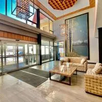 Ramada by Wyndham Whitecourt، فندق في وايتكورت
