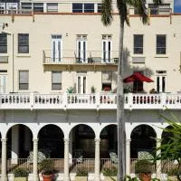 Palm Beach Hotel with Juliette Balconies! 2 blocks from beach! Historic Landmark, hotel em Palm Beach