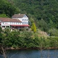 Logis Hôtel Belle Vue, hotel u gradu 'Les Ancizes-Comps'