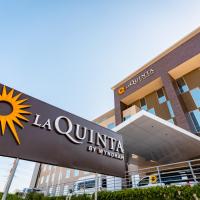La Quinta by Wyndham Santiago Aeropuerto, hotel v destinácii Santiago