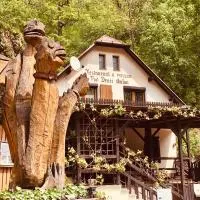 Restaurant a penzion Pod Draci skalou, hotel a Karlštejn