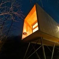 Treetop Cabin gem - a forest feeling by the Hardangerfjord, hotel em Herand