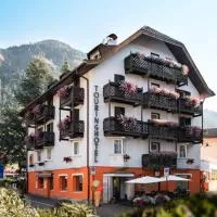 Hotel Touring, hotel en Predazzo