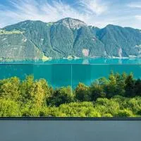 Exklusives Chalet mit traumhafter See- und Bergsicht, hotel v destinácii Seelisberg