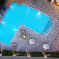 Oasis Beach Hotel - Adults Only, מלון ב-Anissaras, הרסוניסוס