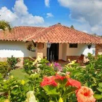 CASA CAMPESTRE frente Acuarela -Mesa de los Santos, hótel í La Granja