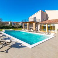 Relaxing pool villa Mattuzzi in Loborika, hotel i Loborika