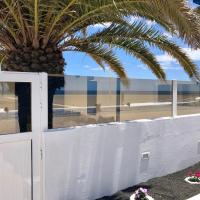 SEA FRONT Apartamento frente al mar, hotel perto de Aeroporto de Lanzarote - ACE, Playa Honda