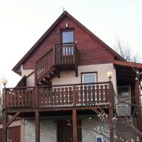 Siposr&eacute;ti Apartmanh&aacute;z，位于Szentgy&ouml;rgyv&aacute;r巴拉顿湖机场 - SOB附近的酒店