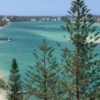 Just Perfect Apartment with Ocean Views, hotel v mestu Caloundra