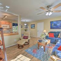 Beaufort Pad with Patio 3 Blocks to Waterfront!, hotel in Beaufort