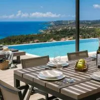 Color villas-New Villa Green at Trapezaki with private pool, Hotel in Mousata