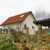 Вила Перуле Villa Perule - Handmade cozy wooden villa in the Rhodope mountain, hotel u gradu 'Shumnatitsa'