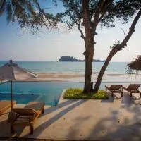The Nest Private Beach Resort, מלון בצ'ומפון