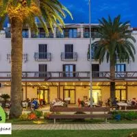 Hotel Pine, hotel v Tivate