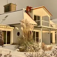 Fischerhus mit Boot,Sauna und Kamin je Seite, hotel v destinácii Bad Kleinen