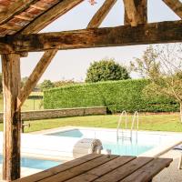 Superb holiday home with pool, hotel blizu aerodroma Aerodrom Brive Dordogne Valley - BVE, Cressensac