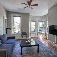 Classic DePaul 3BR with Full Kitchen by Zencity, hotel in Lincoln Park, Chicago