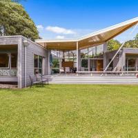 Lakeside Landing - Lake Tarawera Holiday Home