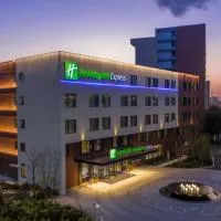Holiday Inn Express Shanghai Kangqiao by IHG, отель в Шанхае