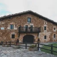 MendiGoikoa Bekoa – hotel w mieście Axpe