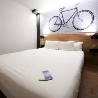Kyriad Hotel Laval, khách sạn ở Laval