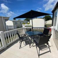 Large Mobile Home, Pevensey Bay Holiday Park,, hotel in Pevensey