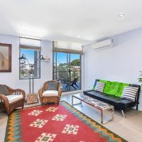 Beachside Apartment in Prime Location with Balcony, hotel in Terrigal