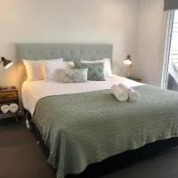 BINALONG BRAE @ Bay of Fires Two bedroom both with ensuites, хотел в Binalong Bay