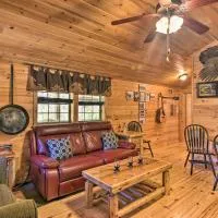 Parsons ‘Semper Fi’ Cabin w/ Fire Pit!, hotel v destinaci Parsons