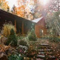 Chalet Le Boisé, hotelli kohteessa Wakefield