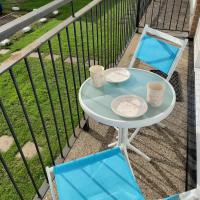 Seaside Holiday Chalet with linens and pool pass included, hotel in Hemsby