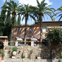 Auberge Les Gorges du Loup، فندق في توريتس سور لوب