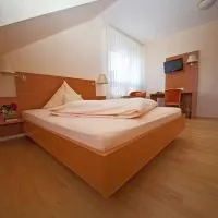 Hotel & Restaurant Krone, מלון בוואלדברון