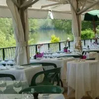 Auberge Les Tilleuls, hotell i Vincelottes