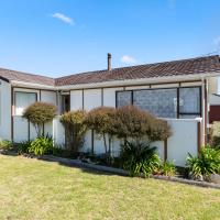 Hit The Beach - Waitarere Beach Holiday Home