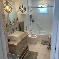 Room for renting inside house - without breakfast provided, hótel í Paspebiac