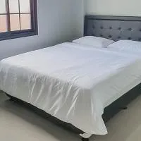 Mahkota Residence Mitra RedDoorz, ξενοδοχείο σε Karawang