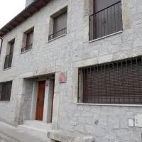 Casa Rural El Dolmen, hotel v destinaci Bernúy-Salinero