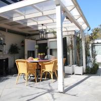 Welcoming Holiday Home in Heiloo with Sunlit Terrace, hotel in Heiloo