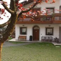 Sentiero Valinis, hotel u gradu 'Fanna'