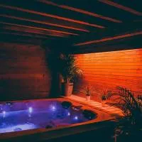 Viesnīca Le Spa du Cabanon: Cabanon de luxe avec Spa entièrement privatif pilsētā Aye