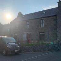 Detached, four bedroom house in Scalloway, hotel near Sumburgh Airport - LSI, Scalloway