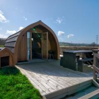 Pheasant Field Pod, hotel in Burton